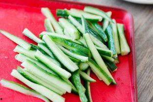 国产凉皮吃瓜,夏日消暑新宠，吃瓜群众纷纷点赞