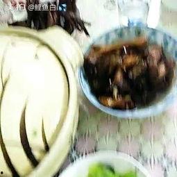 吃个夜宵还有瓜吃,美味与娱乐双重享受